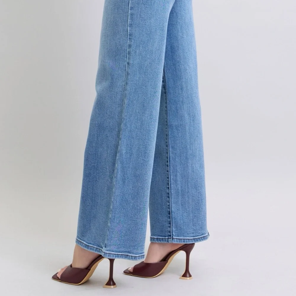 Judy Blue Full Size Wide Leg Jeans with Pockets - Picture 5 of 10